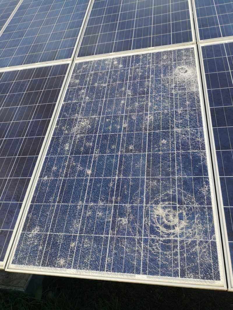 pannello modulo fotovoltaico rotto grandine vetro danni damages hail photovoltaic